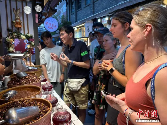 挂到了自己, 在成都世运, 路上