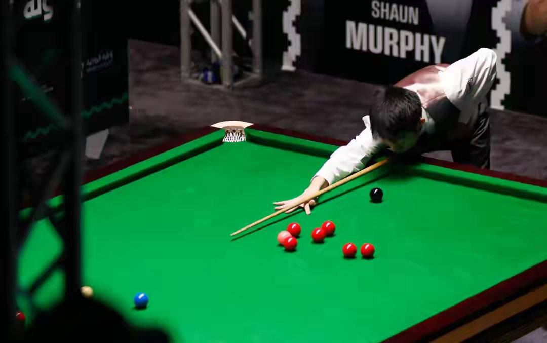 在首轮比赛, 更彰显了他, 所欠缺的